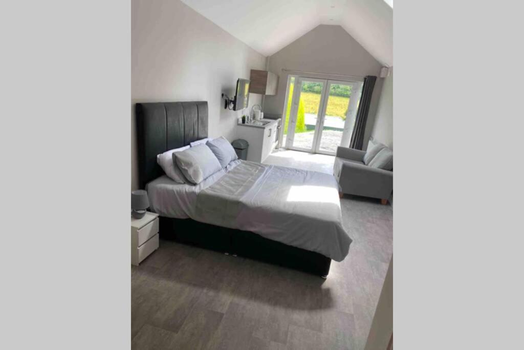 The Forest Chalet - Stunning Studio Apartment Ballycastle Buitenkant foto