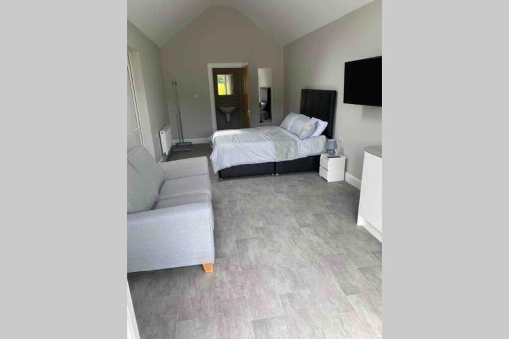 The Forest Chalet - Stunning Studio Apartment Ballycastle Buitenkant foto