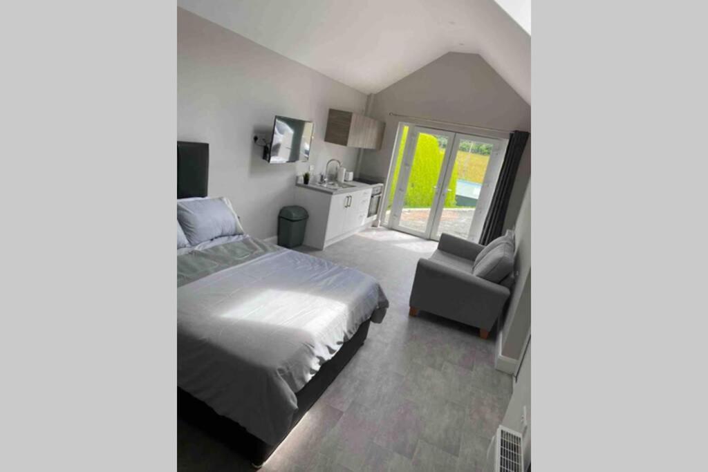 The Forest Chalet - Stunning Studio Apartment Ballycastle Buitenkant foto